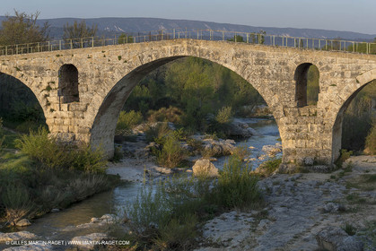 21 04 2018, Bonnieux (FRA,84), Pont Julien et environs