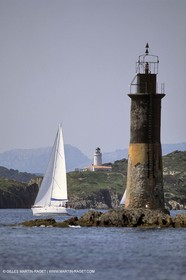 Crusing monohull sailing