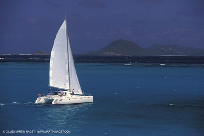 Multicoque sous voile
