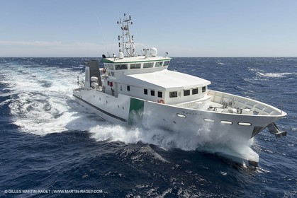 Al Azizi - Chantier H2X - Navires de recherche océanographique - Essais en mer au large de La Ciotat (FRA,13) - 29 07 2014