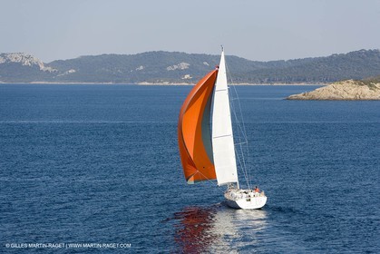 Crusing monohull sailing