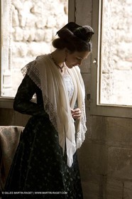 04 03 2007 - Arles - Queen of Arles and her assistants - winter costume trials