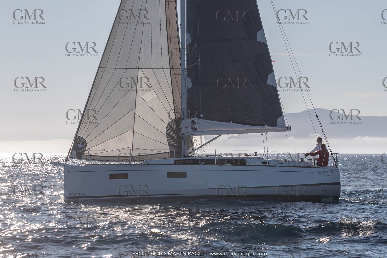 04 07 3017; Les EMbiez (FRA; 83) - Chantier Beneteau; Oceanis 38.1