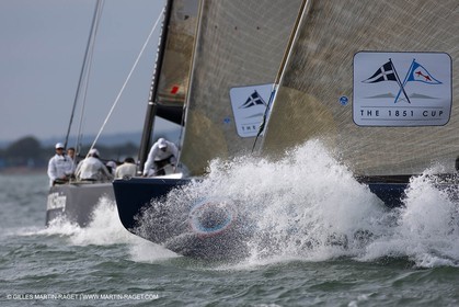 03 08 2010 - Cowes (UK, IOW) - The 1851 Cup -  BMW ORACLE Racing - Day 1.