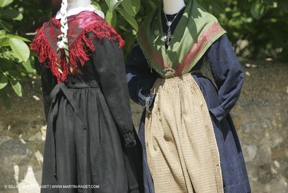 May 2004 - La Tour d'Aigues (FRA, 84) - Old costumes for women of the South exhibition