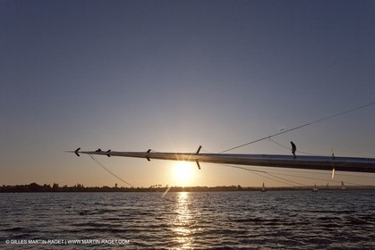 12 11 2009 - San Diego (USA, CA) - 33rd America's Cup - BMW ORACLE Racing - Wing trials, Day 2