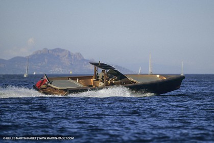 Powerboating, super Yachts