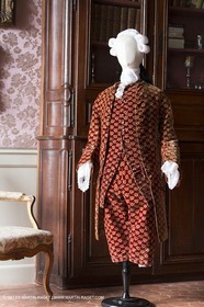 31 10 2013 - Ansouis (FRA,84) - Ansouis castle - Costumes of the exhibit Men costumes