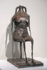 30 10 2023, Montpellier (FRA), oeuvre de Germaine Richier, Exposition Centre Pompidou - Musée Fabre 2023, L'Eau 1953-1954, Bronze patiné foncé,Fondeur : Susse, Paris, 147 x 62 x 98 cm, Centre Pompidou, Musée national d'art moderne, Paris, achat de l'état, 1956