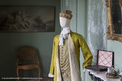 31 10 2013 - Ansouis (FRA,84) - Ansouis castle - Costumes of the exhibit Men costumes