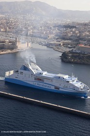 14 01 2012 - Marseille (FRA,13) - Compagnie La Méridionale - le Piana devant Marseille et les Calanques