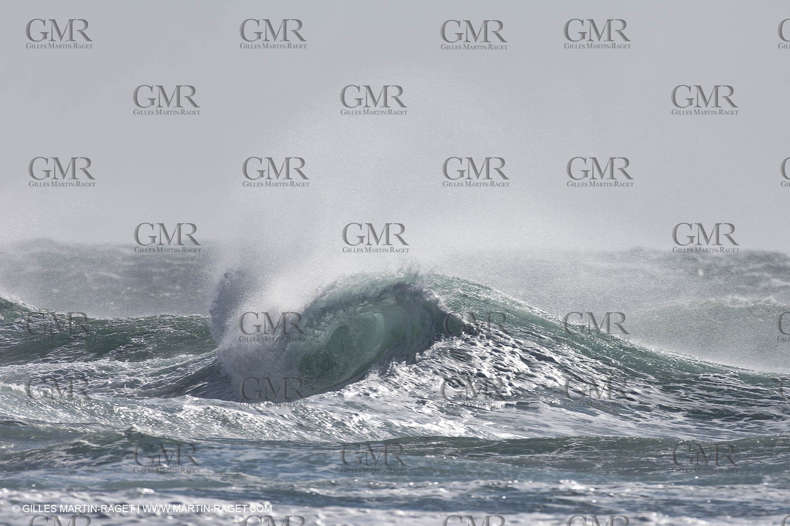 25 10 2010 - Marseille (FRA,13) - Gale Force 9 on the sailboard spot