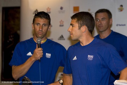 07 08 2008 - Qingdao (CHN) - Jeux Olympiques - Voile - Inauguration du club France à l'Hôte Grand Regency et conférence de presse en duplex avec le centre de presse de Pékin