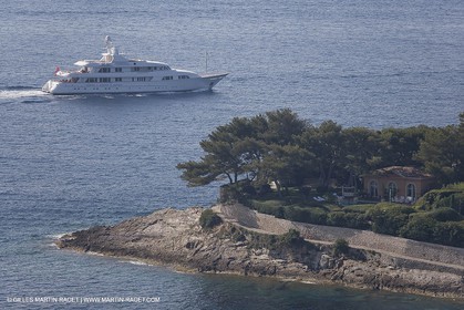28 07 2007 - St Jean Cap Ferrat - SuperYachts - Motor Yachts - Hampshire