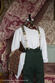 31 10 2013 - Ansouis (FRA,84) - Ansouis castle - Costumes of the exhibit Men costumes