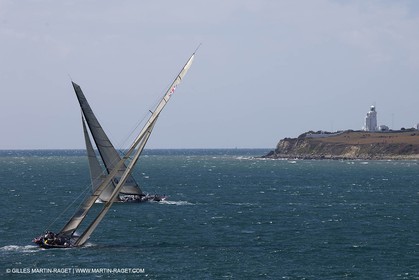 05 08 2010 - Cowes (UK, IOW) - The 1851 Cup -  BMW ORACLE Racing -  - Round The Island Race - Passing Ste Catherine Lighthouse.