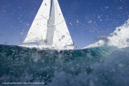 Crusing monohull sailing