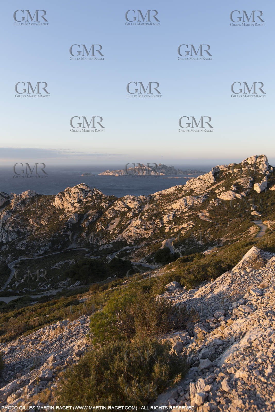 05 03 2015, Marseille (FRA,13), Col de Sormiou, Marseilles as seen from Sormiou pass
