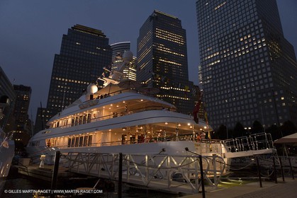 05 07 2012 - New York (USA) - Ocean Krys Race - Speed runs in fornt of NY city