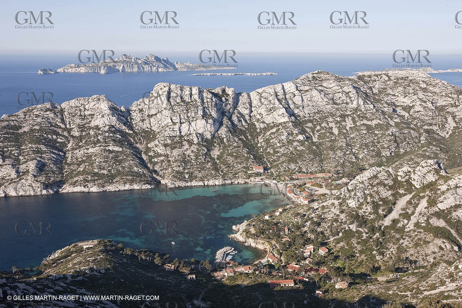 04 04 2009 - Marseille (FRA, 13) - Les Calanques - Marseille as seen from the top of the Baou Rond summit