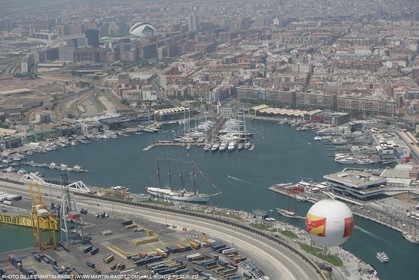 2' 06 2007-Valencia (Spain)- 32nd America's Cup - Final Match - Day 2