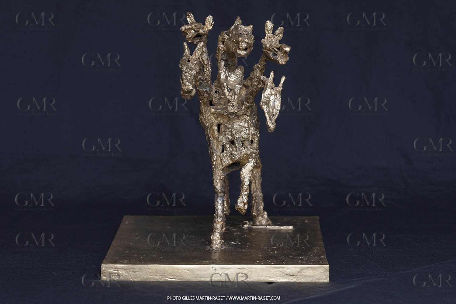 02 04 2016, Marseille (FRA,13), Oeuvre de Germaine Richier, Le Cheval à six têtes, petit 1955 ou 1956, Bronze naturel nettoyé, Numéroté Epreuve d'artiste, fondeur : L. Thinot, Paris, 35,5 x 38 x 18 cm, Collection particulière