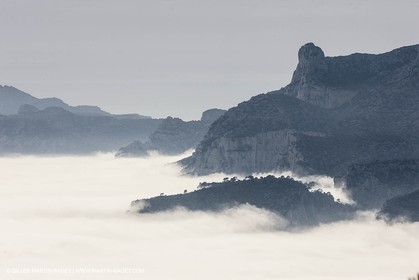18 07 2012 - Marseille  (FRA ) - Les Calanques -  Phénomène d'entrées maritimes - La Nèble (brume, en provençal)