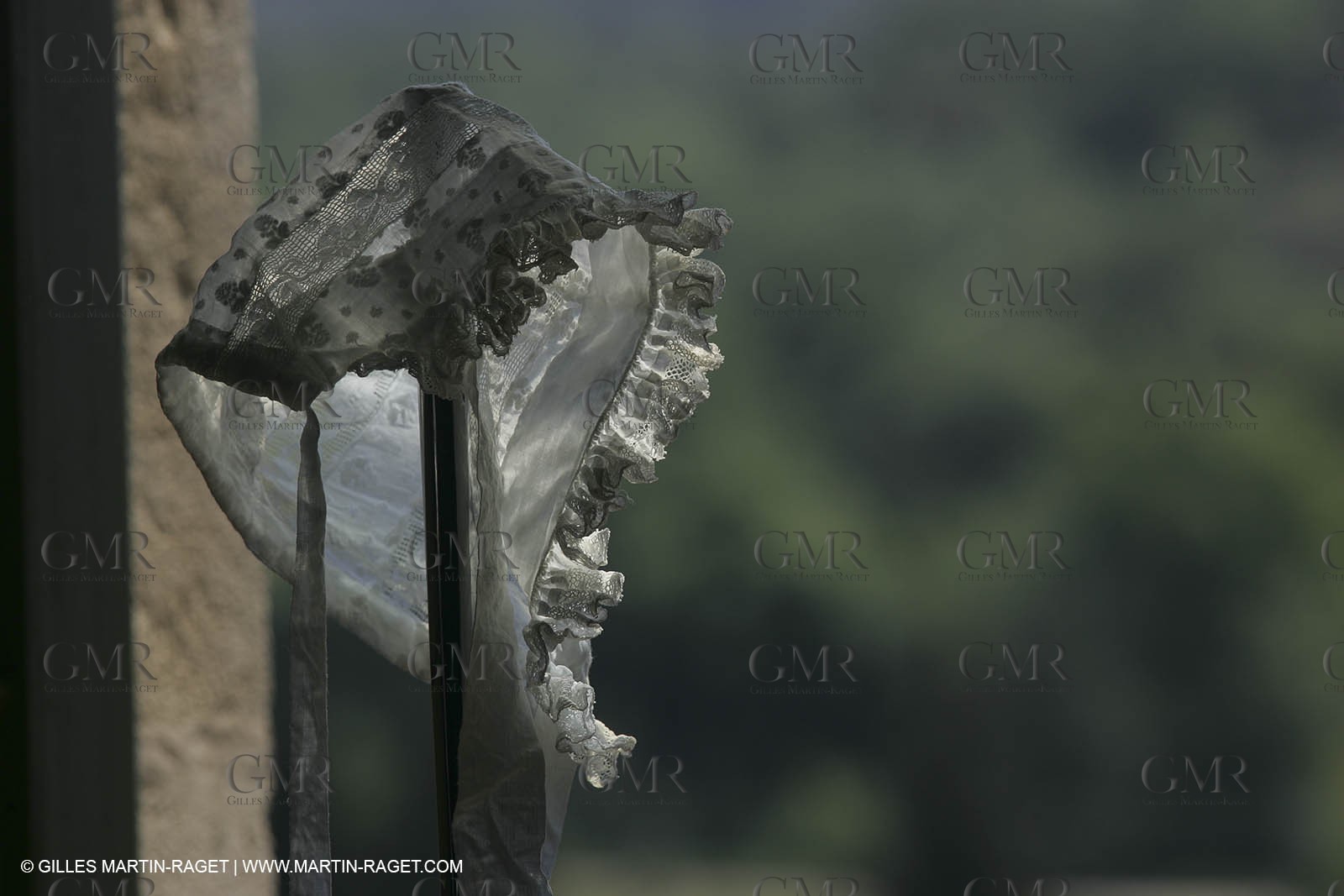 May 2004 - La Tour d'Aigues (FRA, 84) - Old costumes for women of the South exhibition