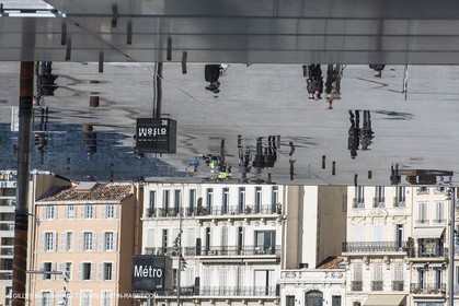 04 02 2013 - Marseille (FRA,13) - Renovation du Quai de la Fraternité (Vieux Port), pose de l'ombrière