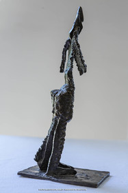12 07 2020, St Rémy de Provence (FRA,13), Oeuvre de Germaine Richier, Guerrier n° 15 1955, Bronze patiné foncé, Numéroté 3 8, Fondeur : C. Valsuani, Paris, 27 x 9 x 12,5 cm, Collection famille Germaine Richier