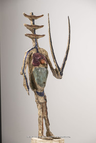 30 10 2023, Montpellier (FRA), oeuvre de Germaine Richier, Exposition Centre Pompidou - Musée Fabre 2023, L'échiquier grand 1959, Plâtre original peint, Pièce unique en 5 éléments. Le roi : 209 x 51 x =