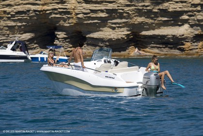 Motor boat mooring