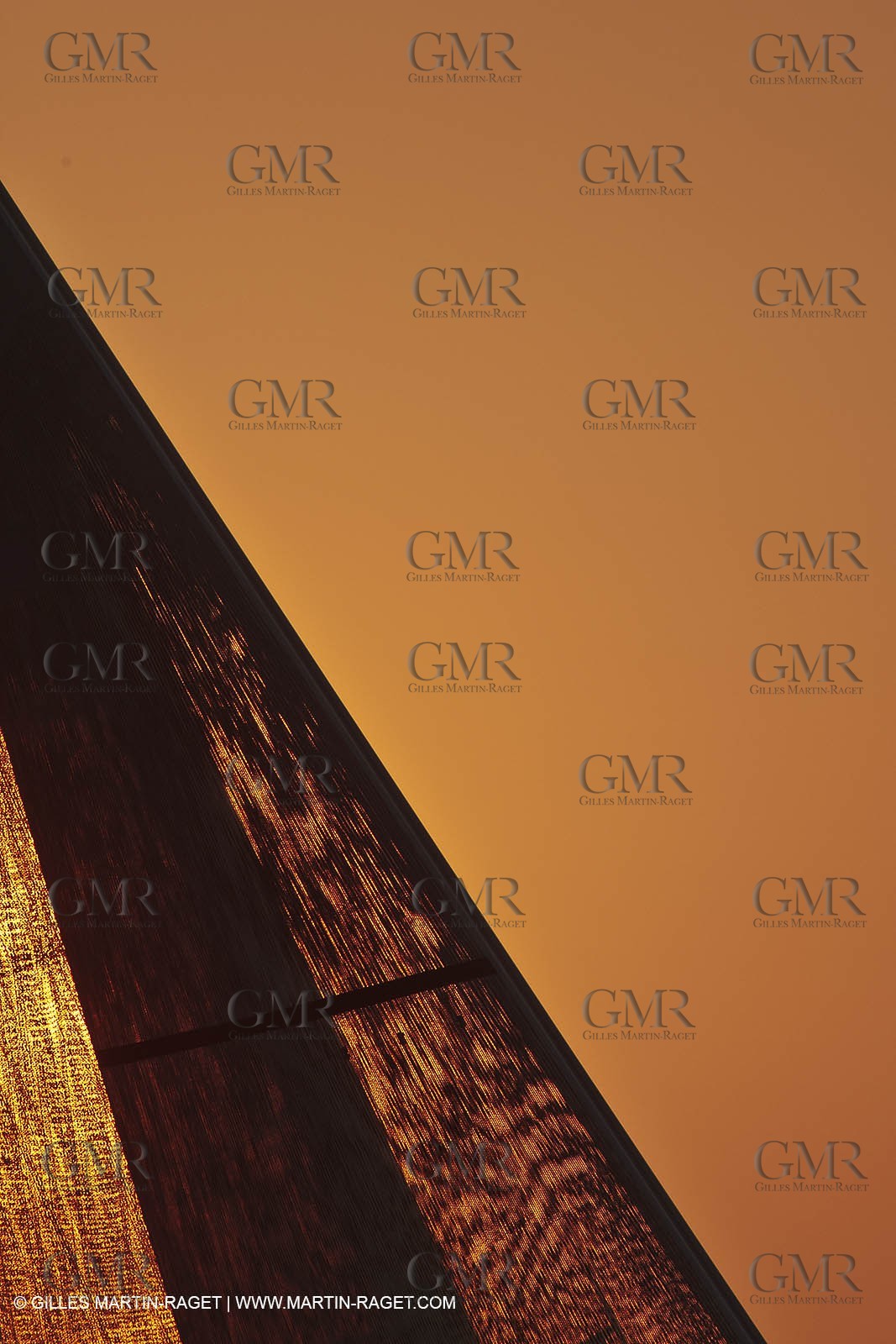 21 11 2010 - Dubai (UAE) - Dubai Louis Vuitton Trophy -  Round 2 - BMW ORACLE Racing