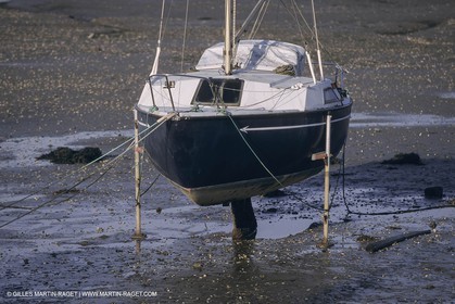 sailing, cruising, monohull at the mooring