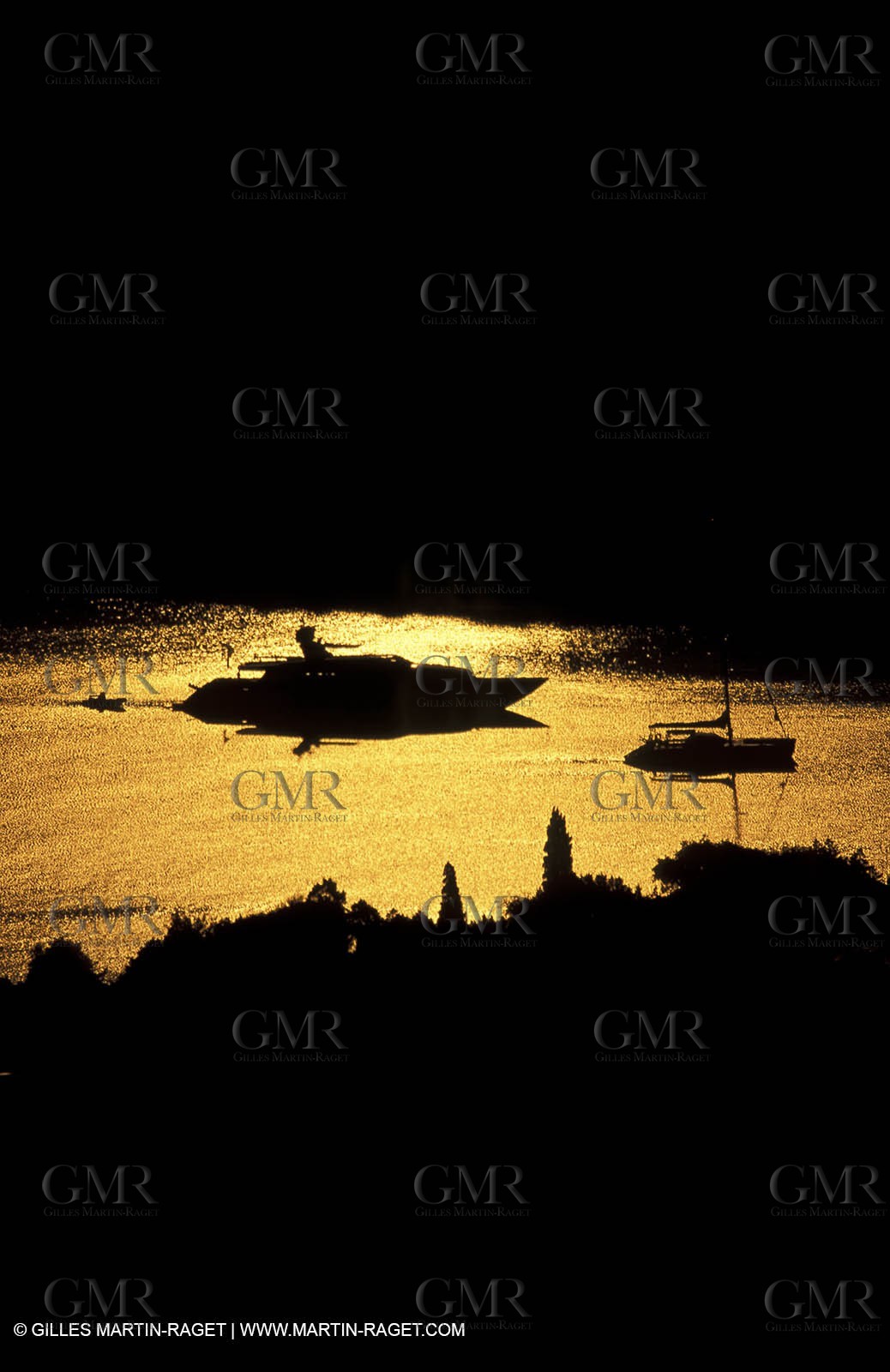 Cruising multihull mooring