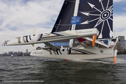 05 07 2012 - New York (USA) - Ocean Krys Race - Speed runs in fornt of NY city